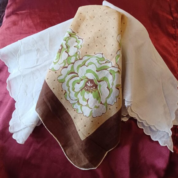 Lot of 14 Vintage Assorted Ladies Handkerchiefs - Picture 4 of 4